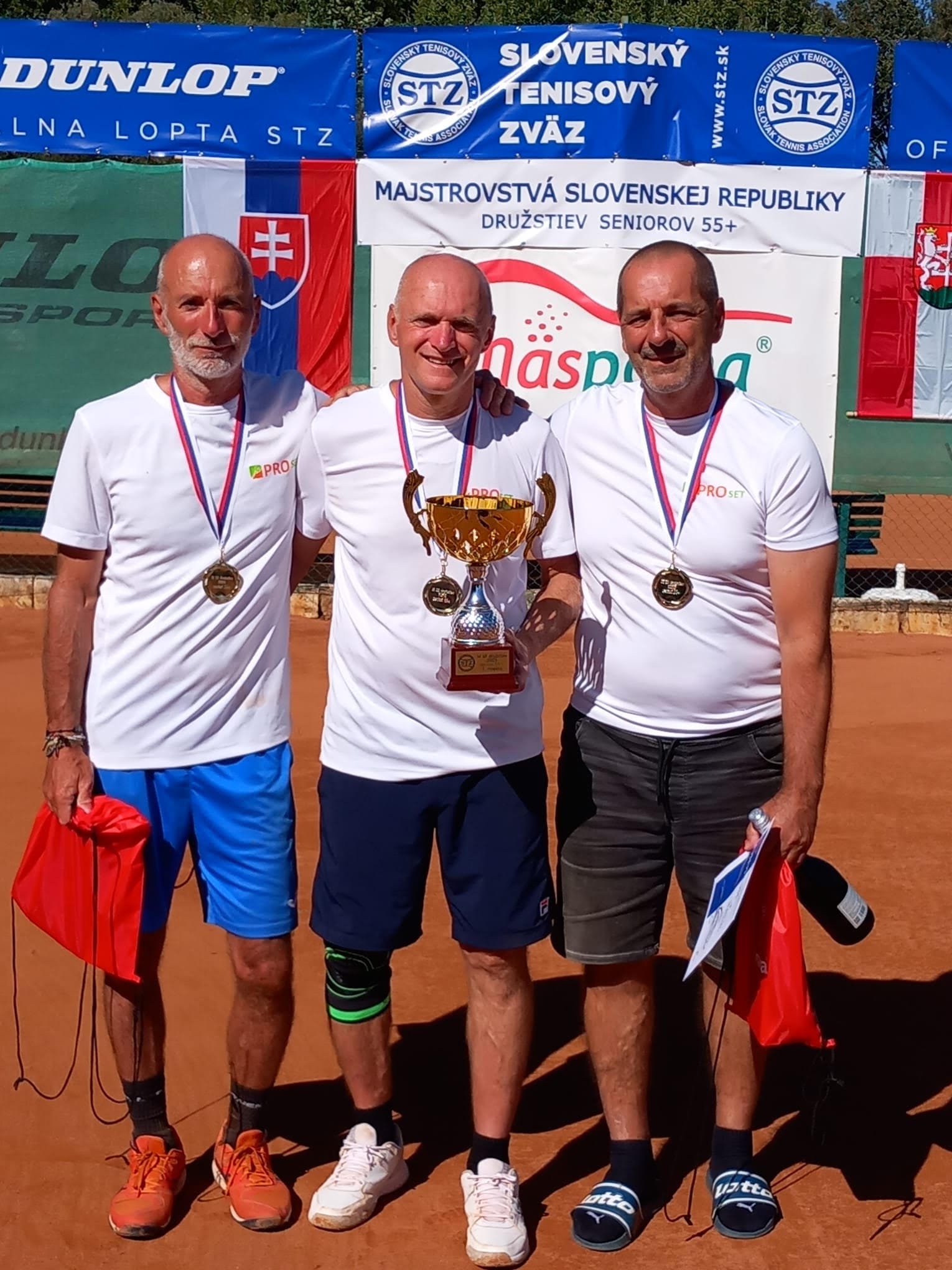 Majstri Slovenska 2025 v kategórii 55+ s pohárom